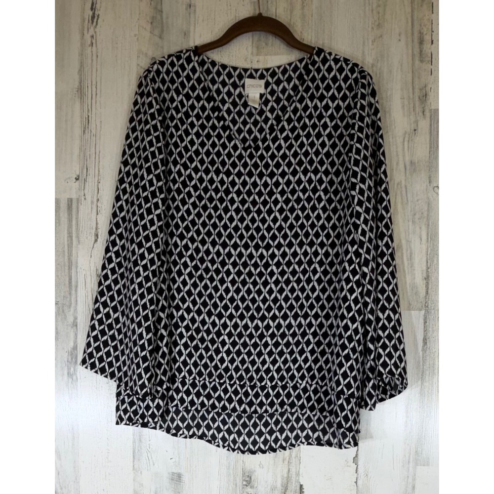 Chicos Blouse Size 1 or Medium Black White Ikat V-Neck Tunic High-Low Layered‎